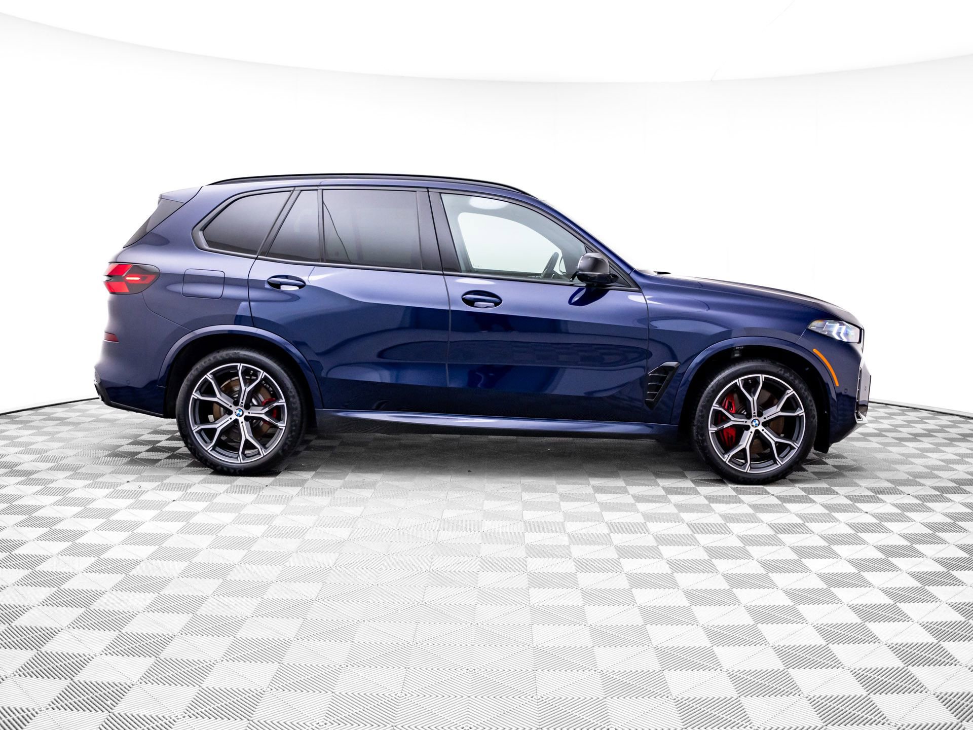 Certified 2025 BMW X5 M60i w/ Climate Comfort Package AWD/4WD image 6
