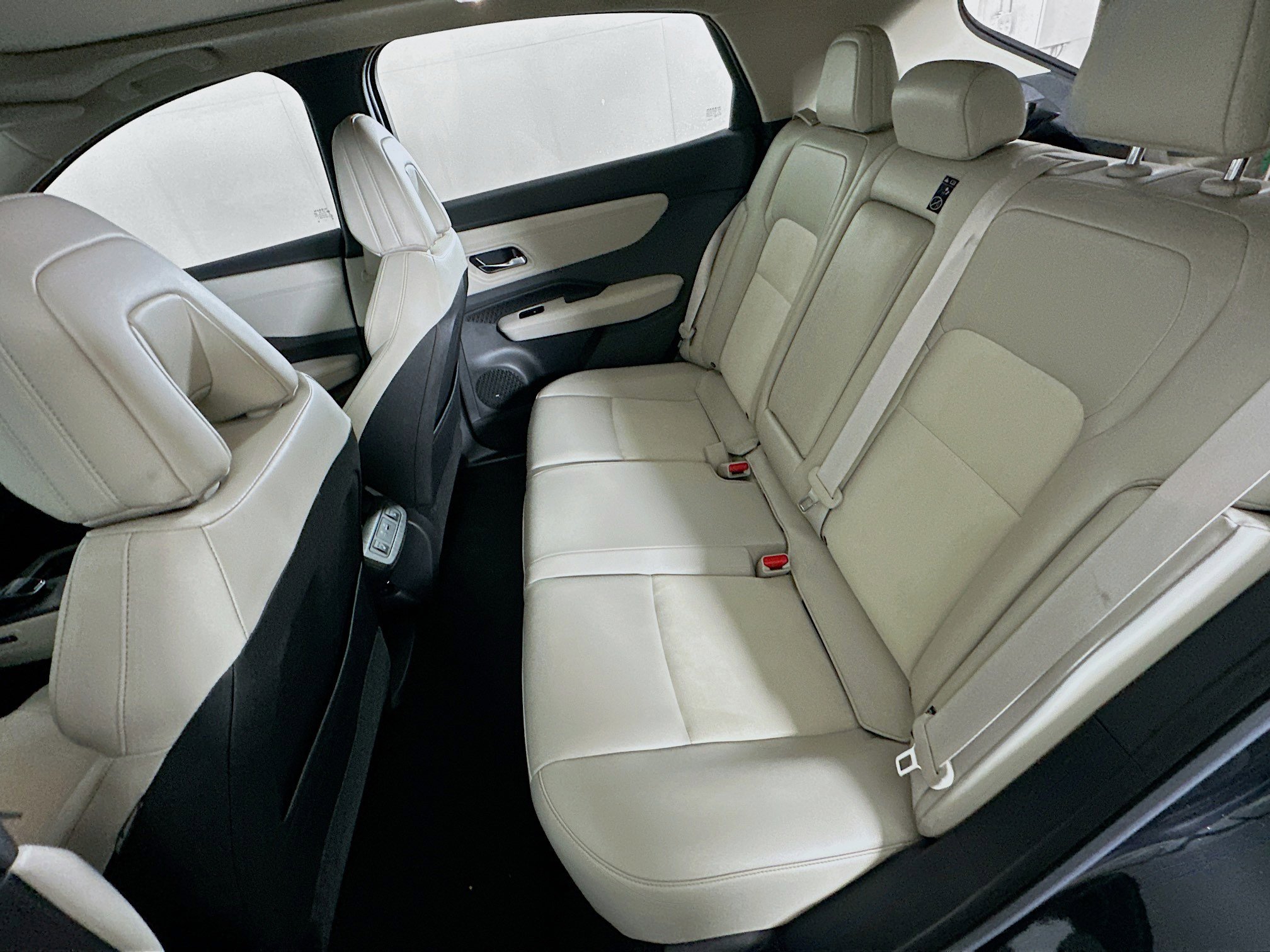 Used 2024 Nissan Ariya FWD image 28