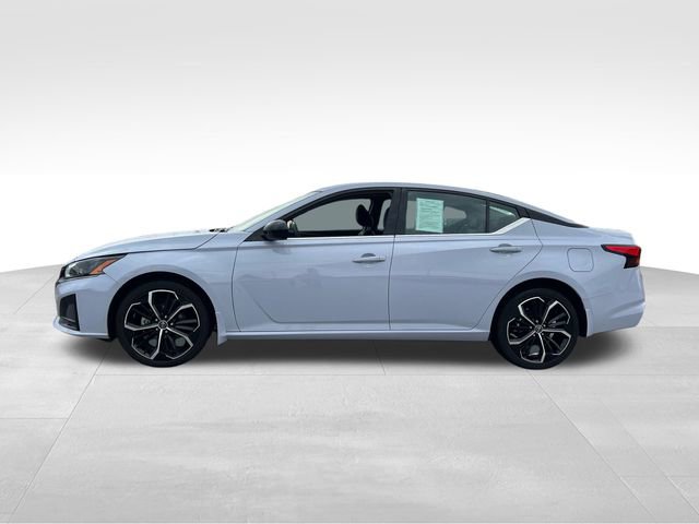 Used 2025 Nissan Altima 2.5 SR image 2