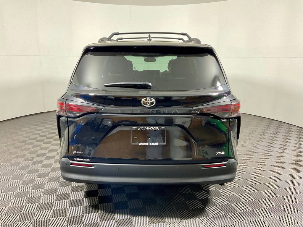 New 2026 Toyota Sienna XLE image 14
