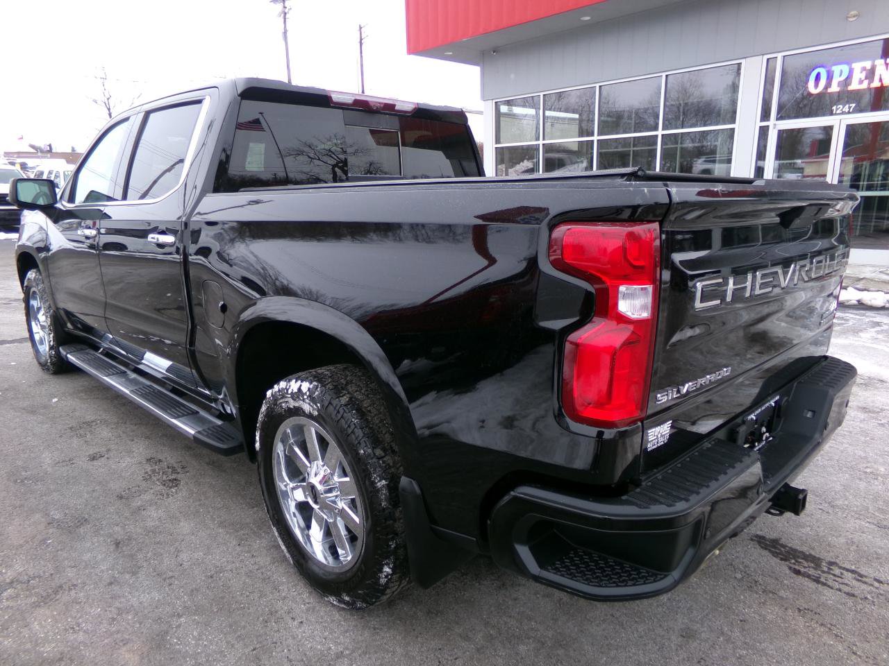 Used 2021 Chevrolet Silverado 1500 High Country w/ Technology Package image 5