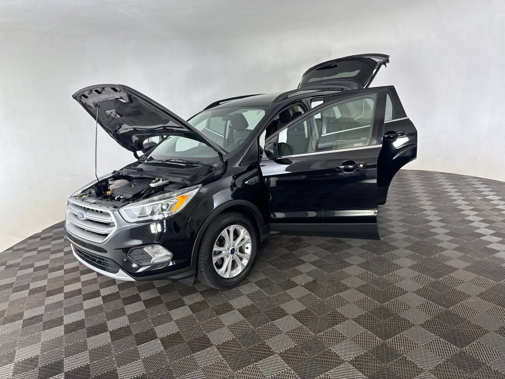 Used 2017 Ford Escape SE w/ Equipment Group 201A FWD image 11