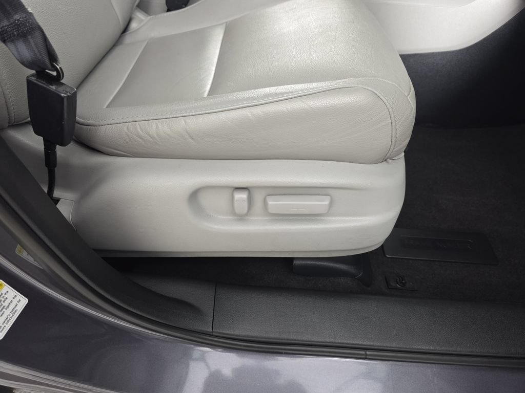 Used 2016 Honda Pilot Touring image 32