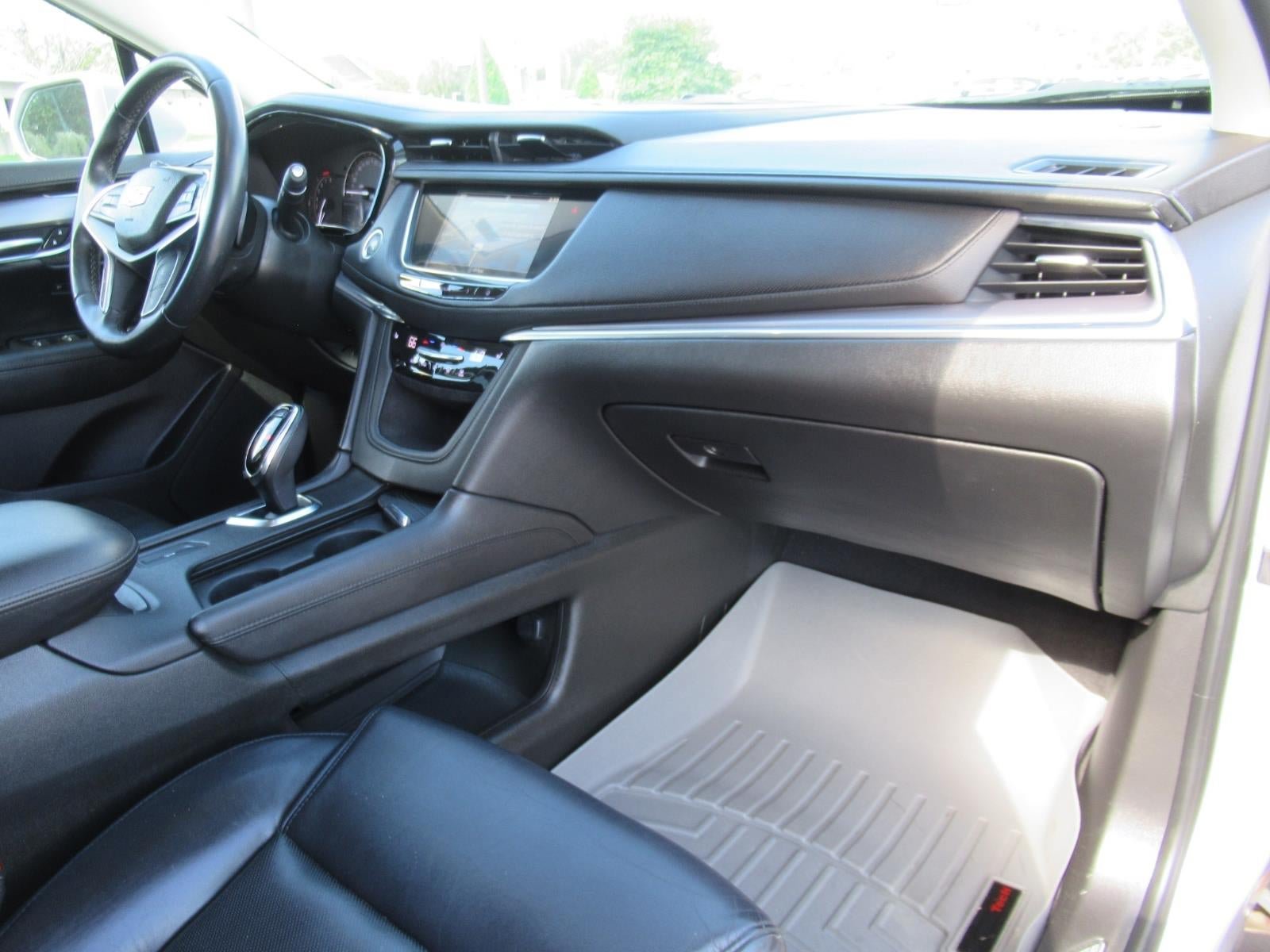 Used 2017 Cadillac XT5 Luxury w/ Driver Awareness Package FWD image 11