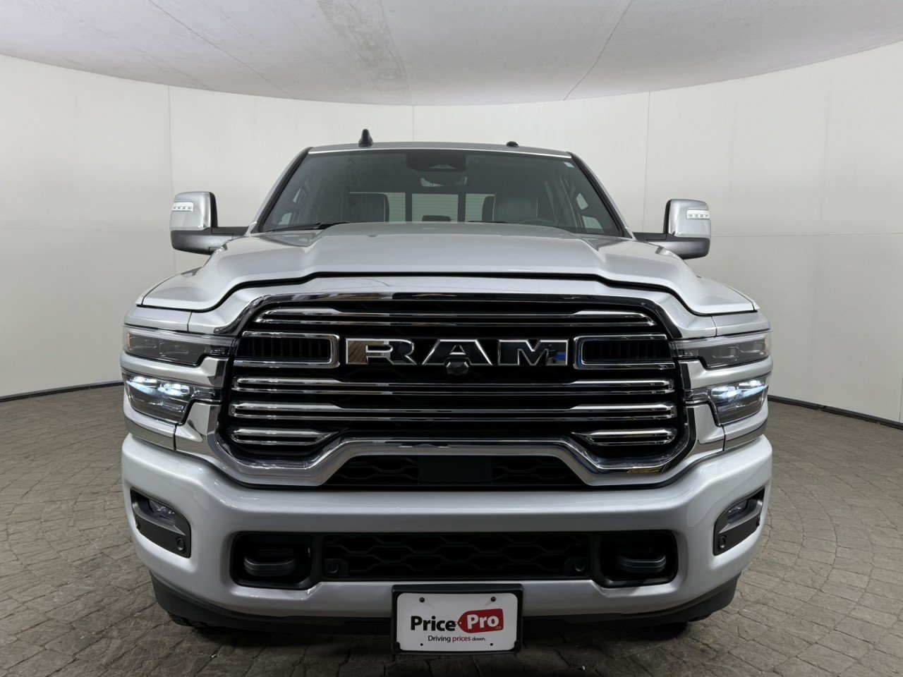 Used 2026 RAM 2500 Laramie AWD/4WD image 2