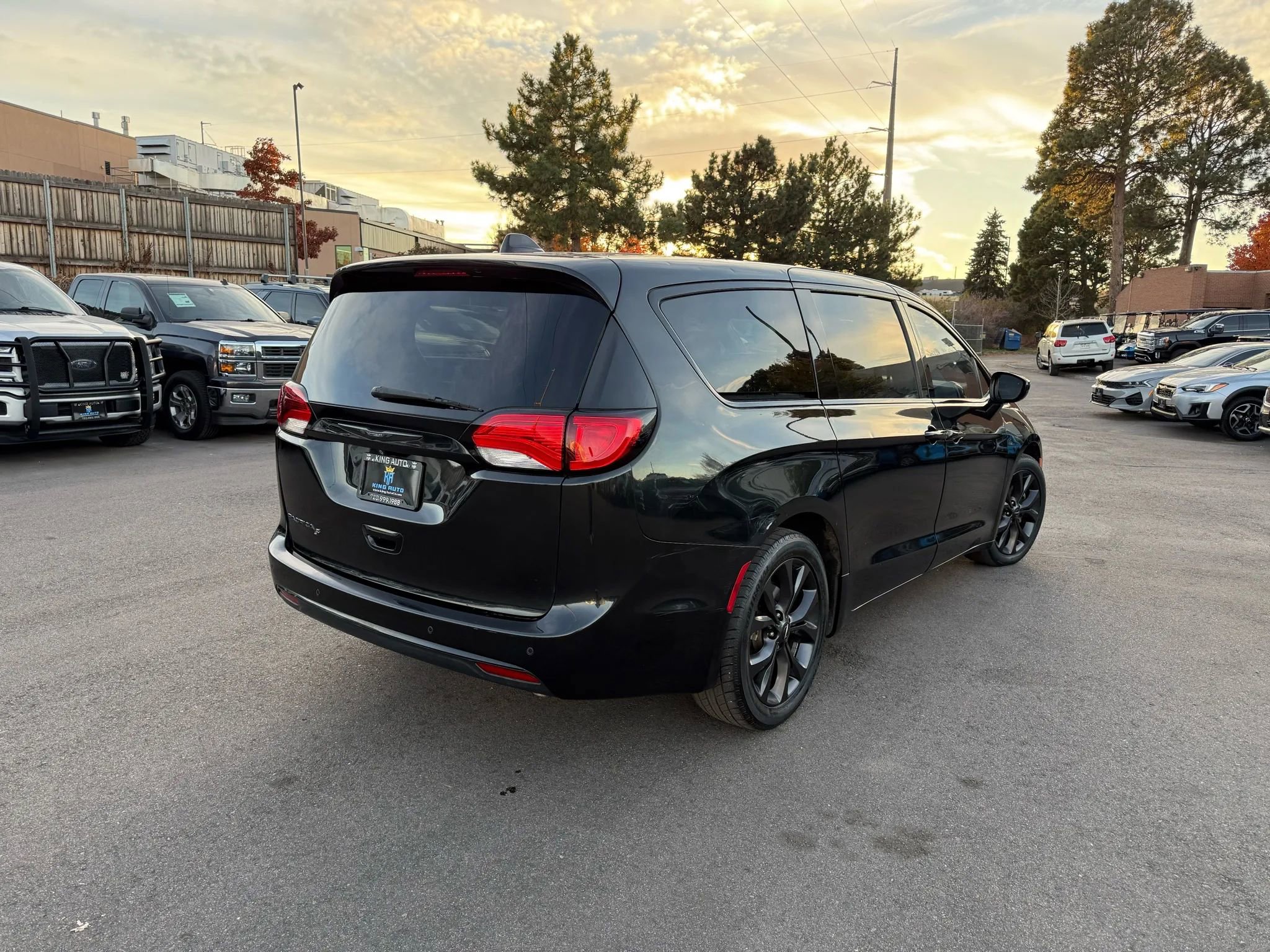 Used 2018 Chrysler Pacifica Touring Plus w/ S Appearance Package image 8