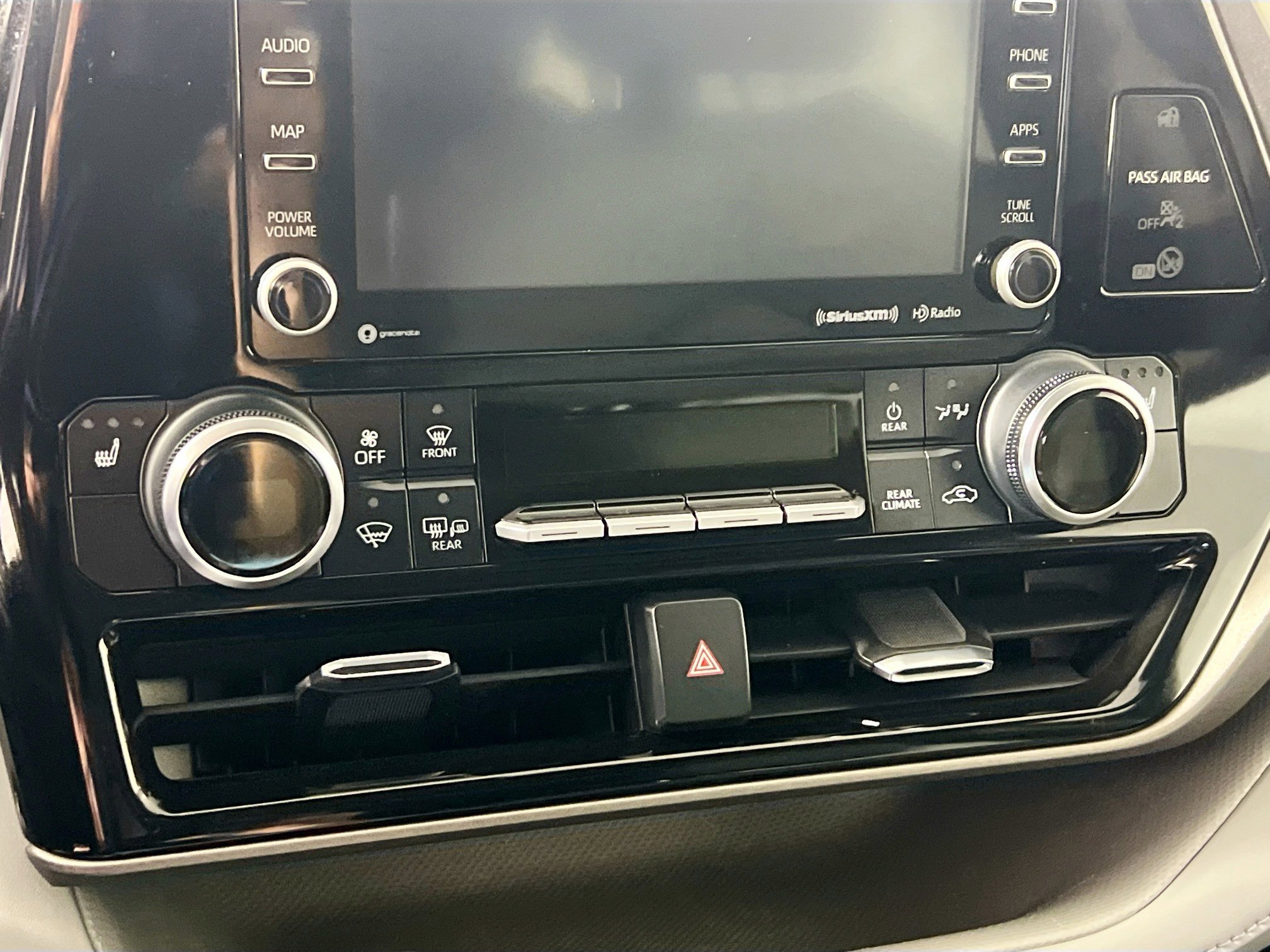 Used 2022 Toyota Highlander XLE AWD/4WD image 27