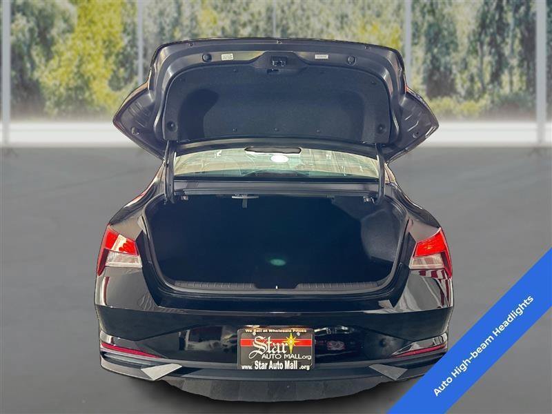 Used 2023 Hyundai Elantra SEL w/ Preferred Accessory Package FWD image 13