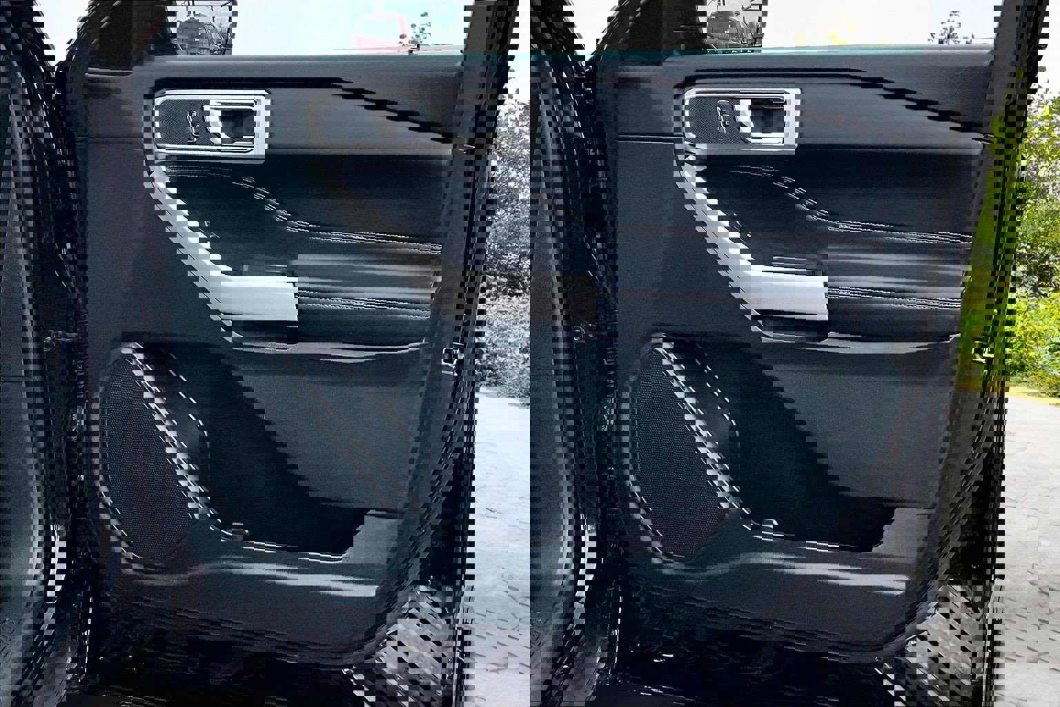 Used 2024 Ford Explorer XLT image 24