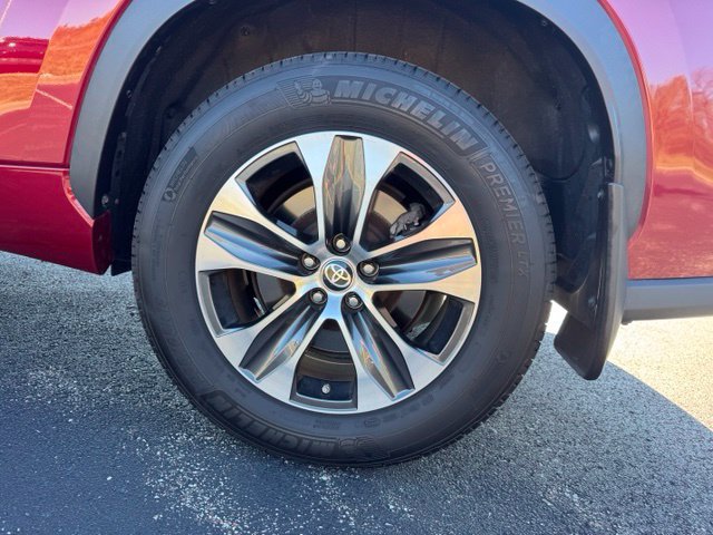Certified 2022 Toyota Highlander XLE AWD/4WD image 11