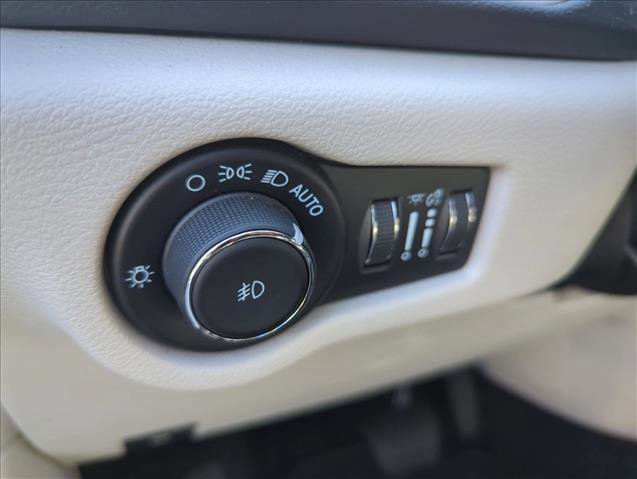 Used 2022 Chrysler Pacifica Touring-L image 26