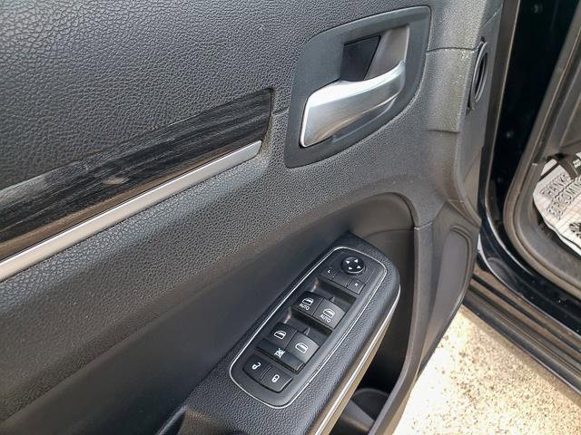 Used 2020 Chrysler 300 Touring w/ Sport Appearance Package image 10