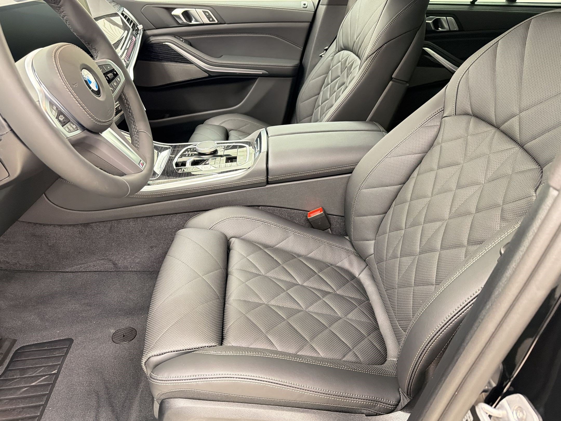New 2026 BMW X5 xDrive40i w/ M Sport Package AWD/4WD image 17