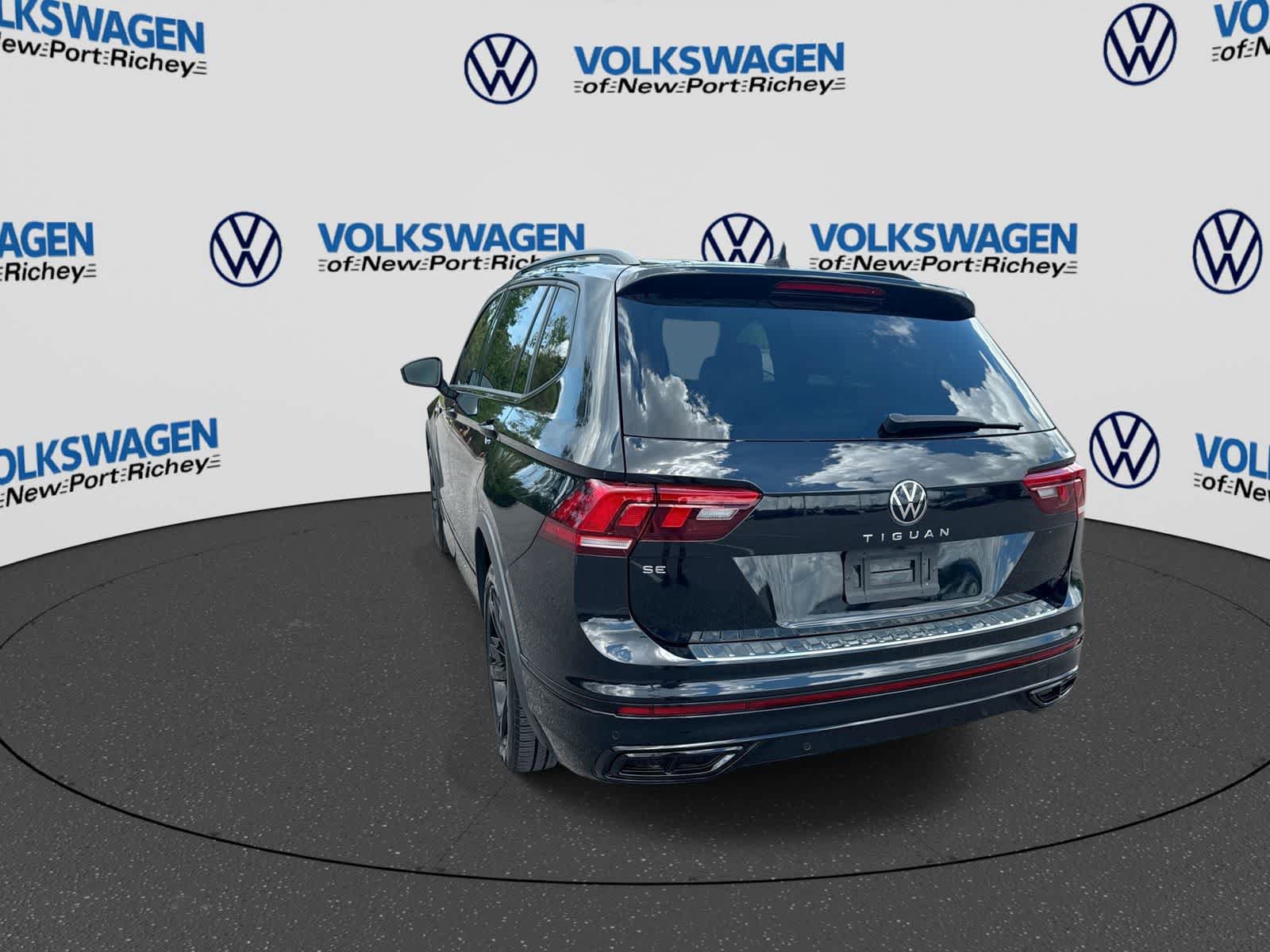 Used 2024 Volkswagen Tiguan SE R-Line FWD image 12
