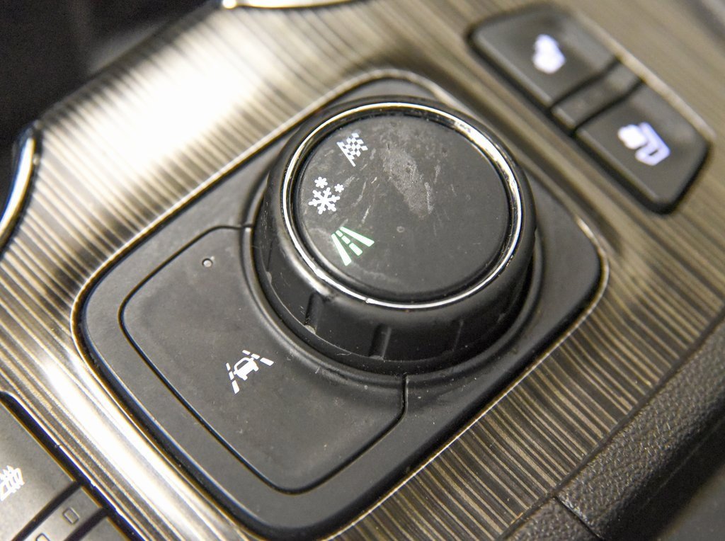 Used 2023 GMC Acadia SLT w/ Preferred Package image 36