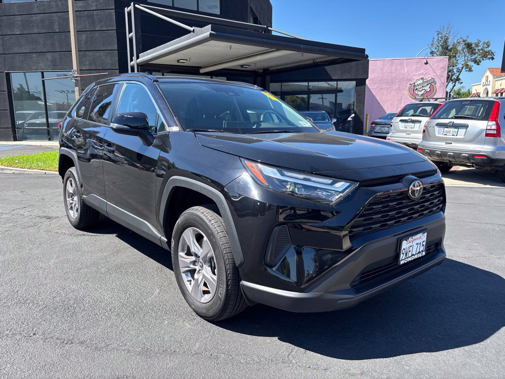 Used 2025 Toyota RAV4 XLE w/ Convenience Package FWD image 2