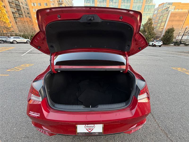 Used 2021 Hyundai Elantra Limited image 22