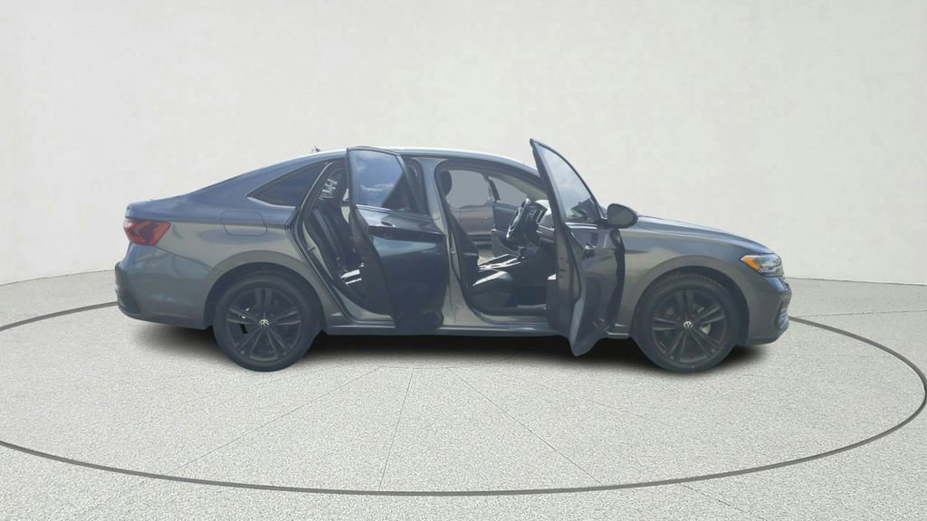 Used 2023 Volkswagen Jetta SE image 14