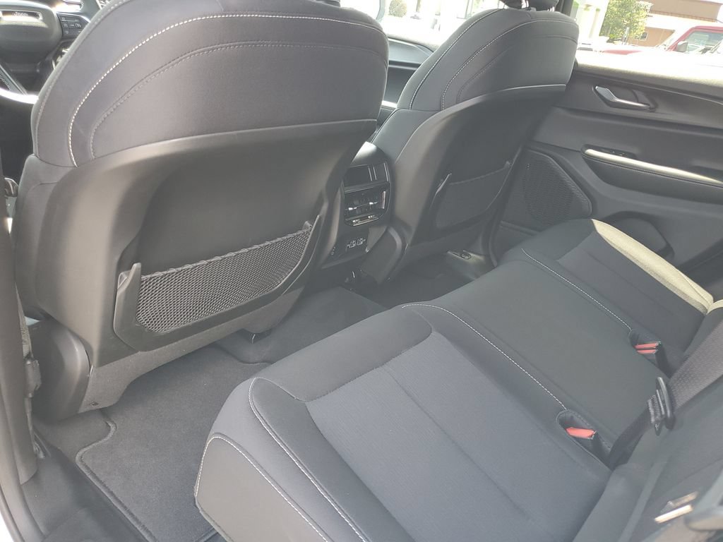 Used 2025 Jeep Grand Cherokee Laredo X w/ Luxury Tech Group I AWD/4WD image 23