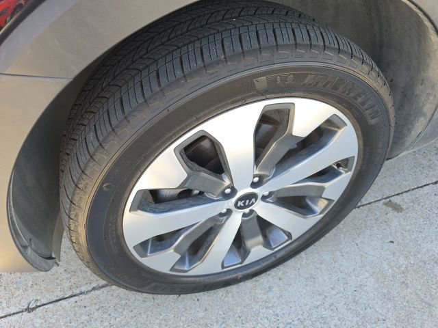 Certified 2021 Kia Telluride S image 5