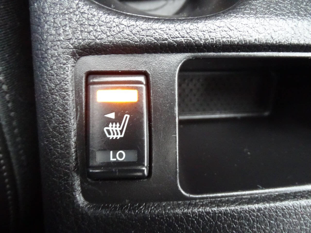 Used 2014 Nissan Rogue SL image 29