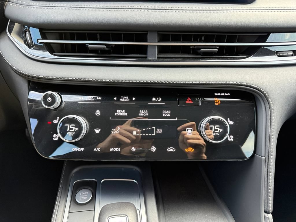 Certified 2024 INFINITI QX60 Luxe w/ Cargo Package AWD/4WD image 19