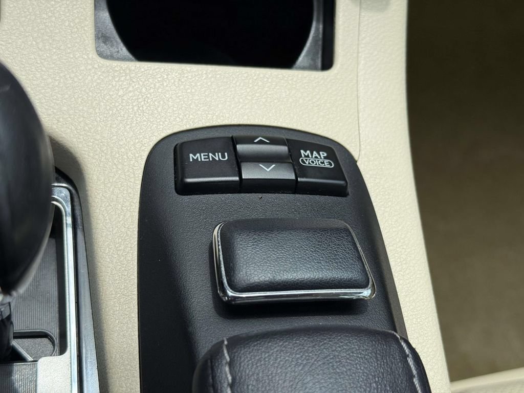 Used 2013 Lexus ES 300h w/ Luxury Pkg FWD image 25