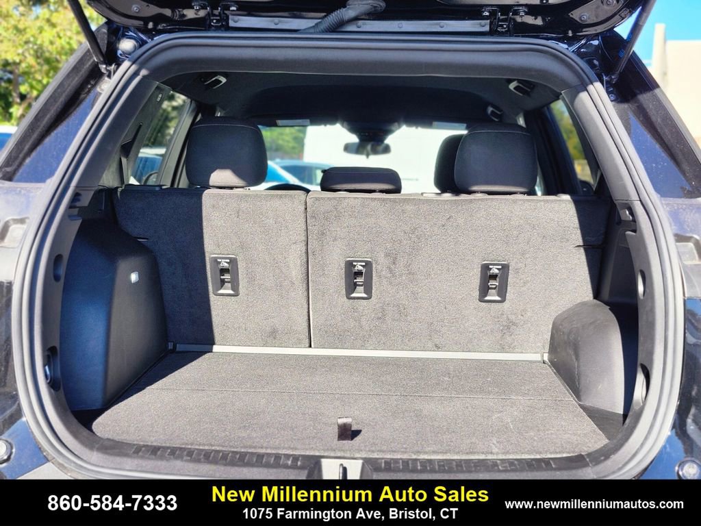 Used 2025 Chevrolet Equinox LT image 30