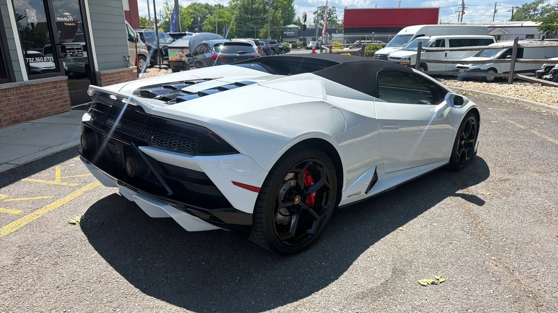 Used 2021 Lamborghini Huracan EVO RWD image 6