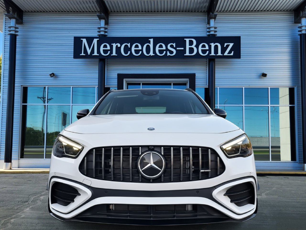 New 2026 Mercedes-Benz GLA 35 AMG 4MATIC image 2