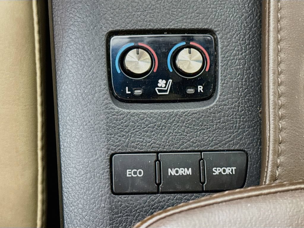 Used 2013 Toyota Avalon Limited FWD image 12