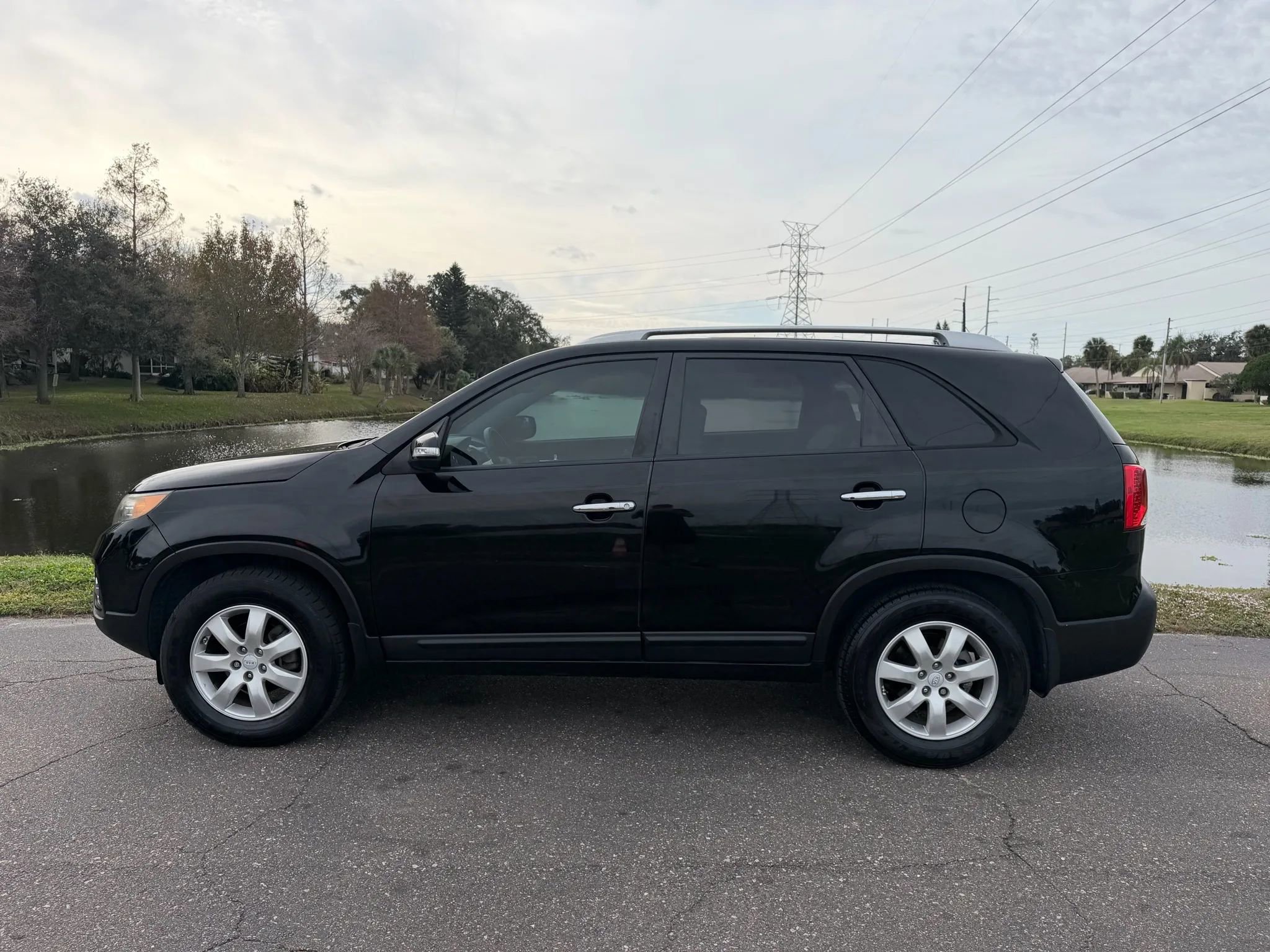 Used 2011 Kia Sorento LX w/ Convenience Pkg image 4