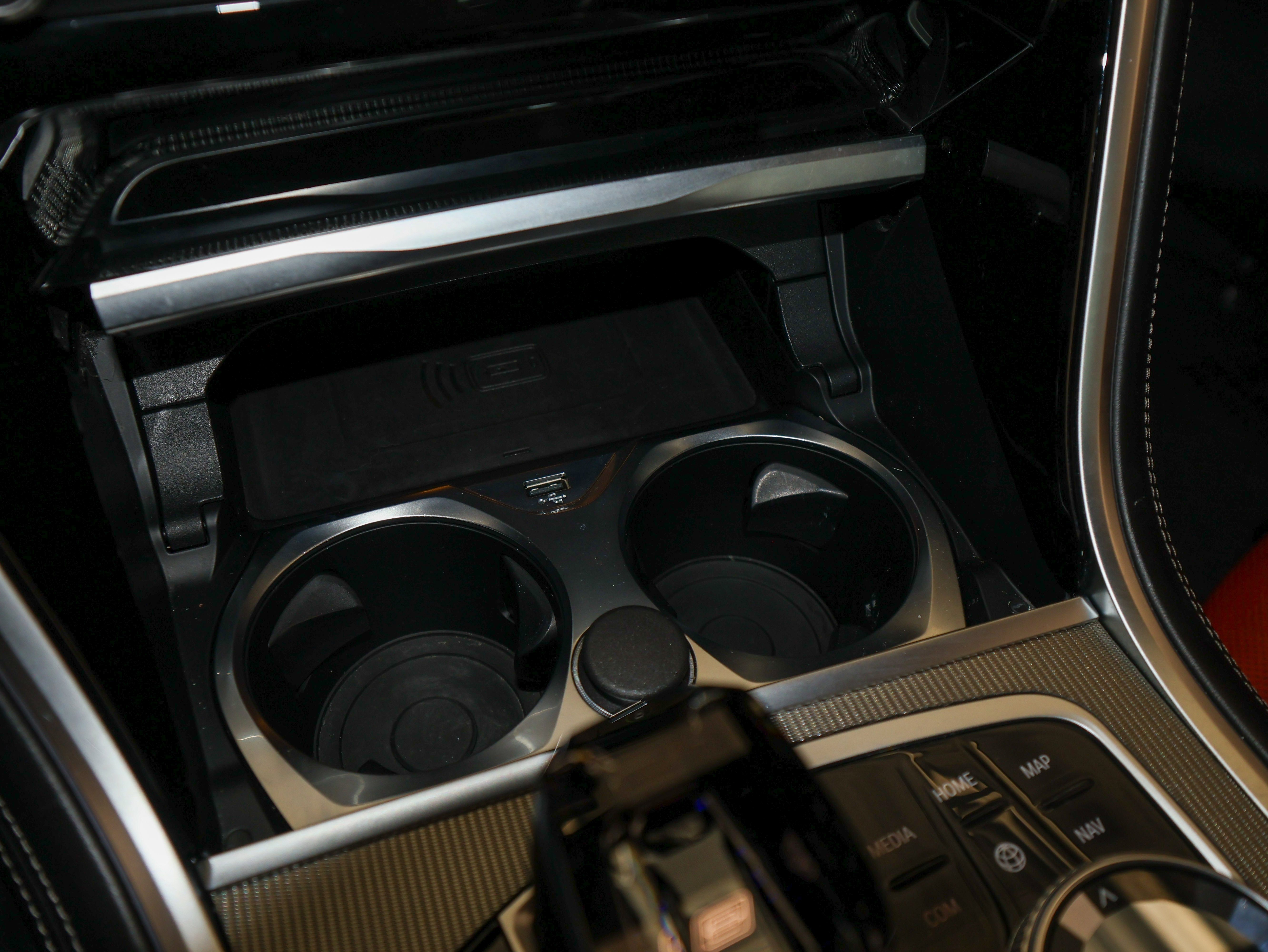 Used 2021 BMW M850i xDrive Convertible w/ Driving Assistance Package image 37