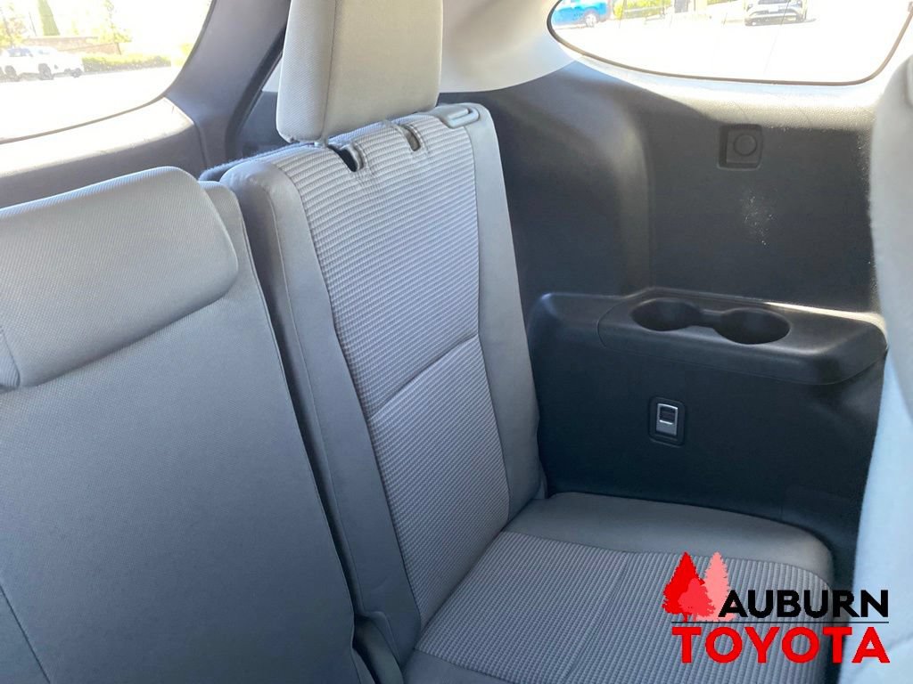 Used 2022 Toyota Highlander LE AWD/4WD image 27