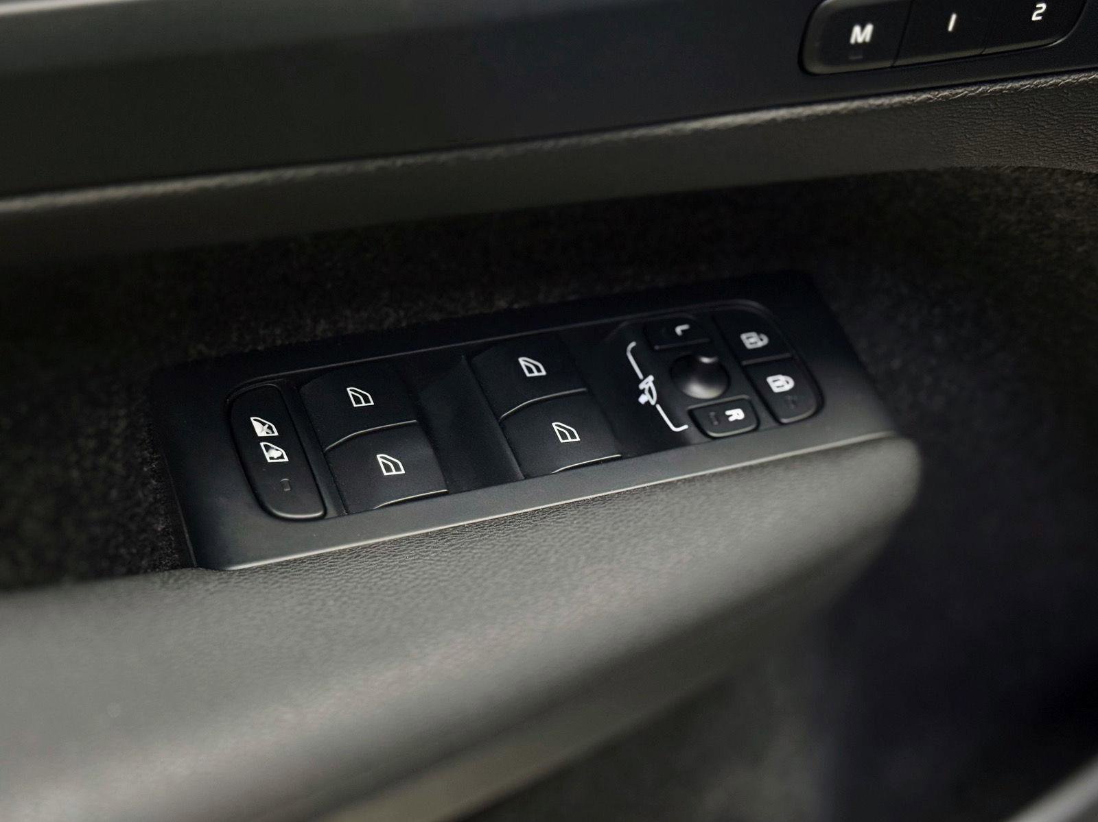 Used 2023 Volvo C40 P8 Recharge Ultimate image 13