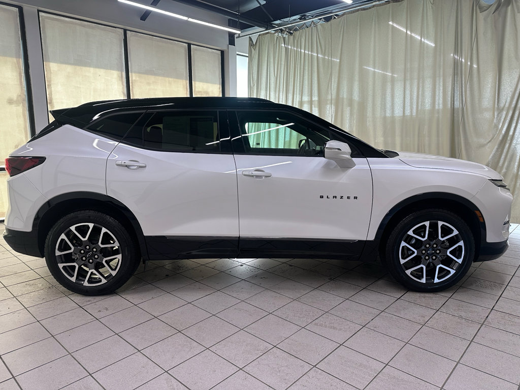 Certified 2025 Chevrolet Blazer RS w/ Enhanced Convenience Package image 3