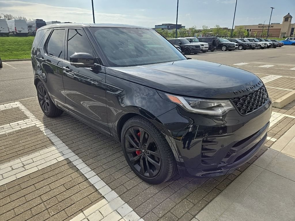 Certified 2024 Land Rover Discovery Dynamic SE image 3