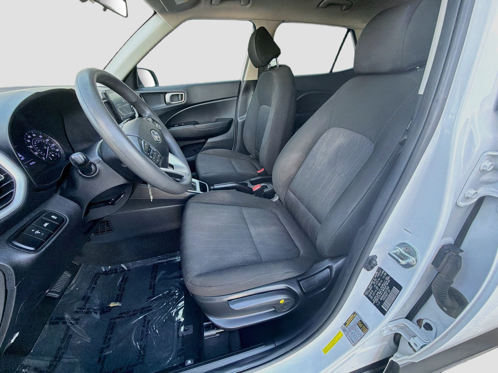 Used 2022 Hyundai Venue SE w/ Cargo Package FWD image 17