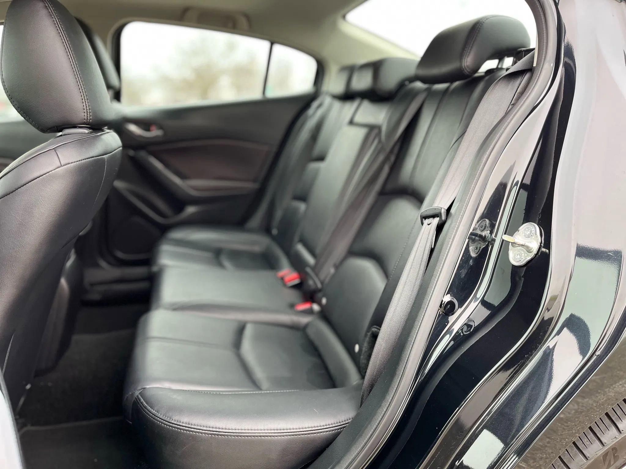 Used 2018 MAZDA MAZDA3 Touring image 12