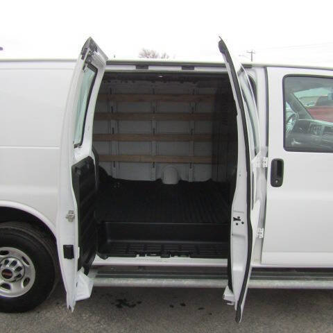 Used 2023 GMC Savana 2500 w/ Driver Convenience Package image 10