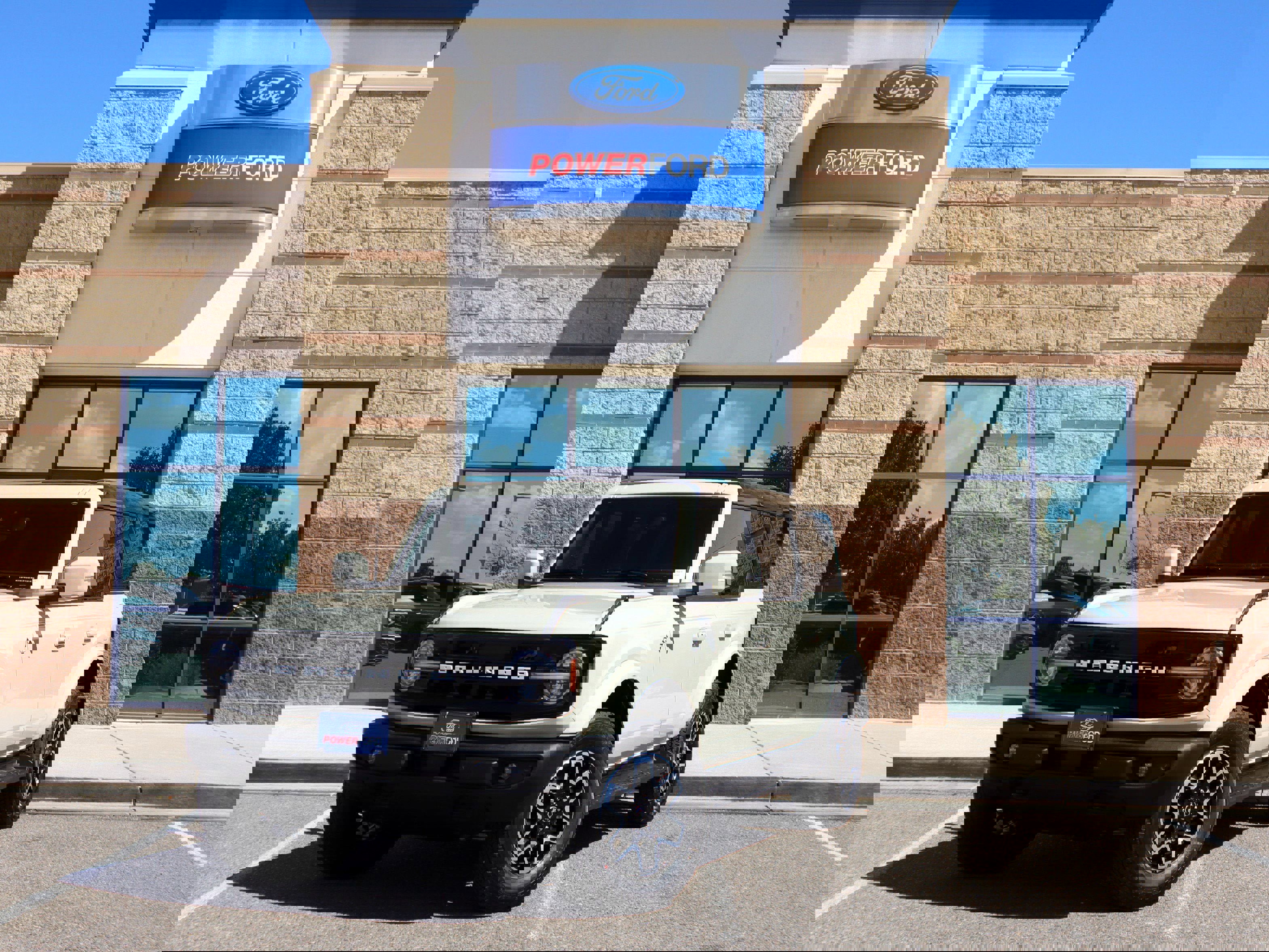 New 2025 Ford Bronco Outer Banks image 2