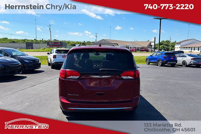Used 2019 Chrysler Pacifica Touring-L FWD image 25