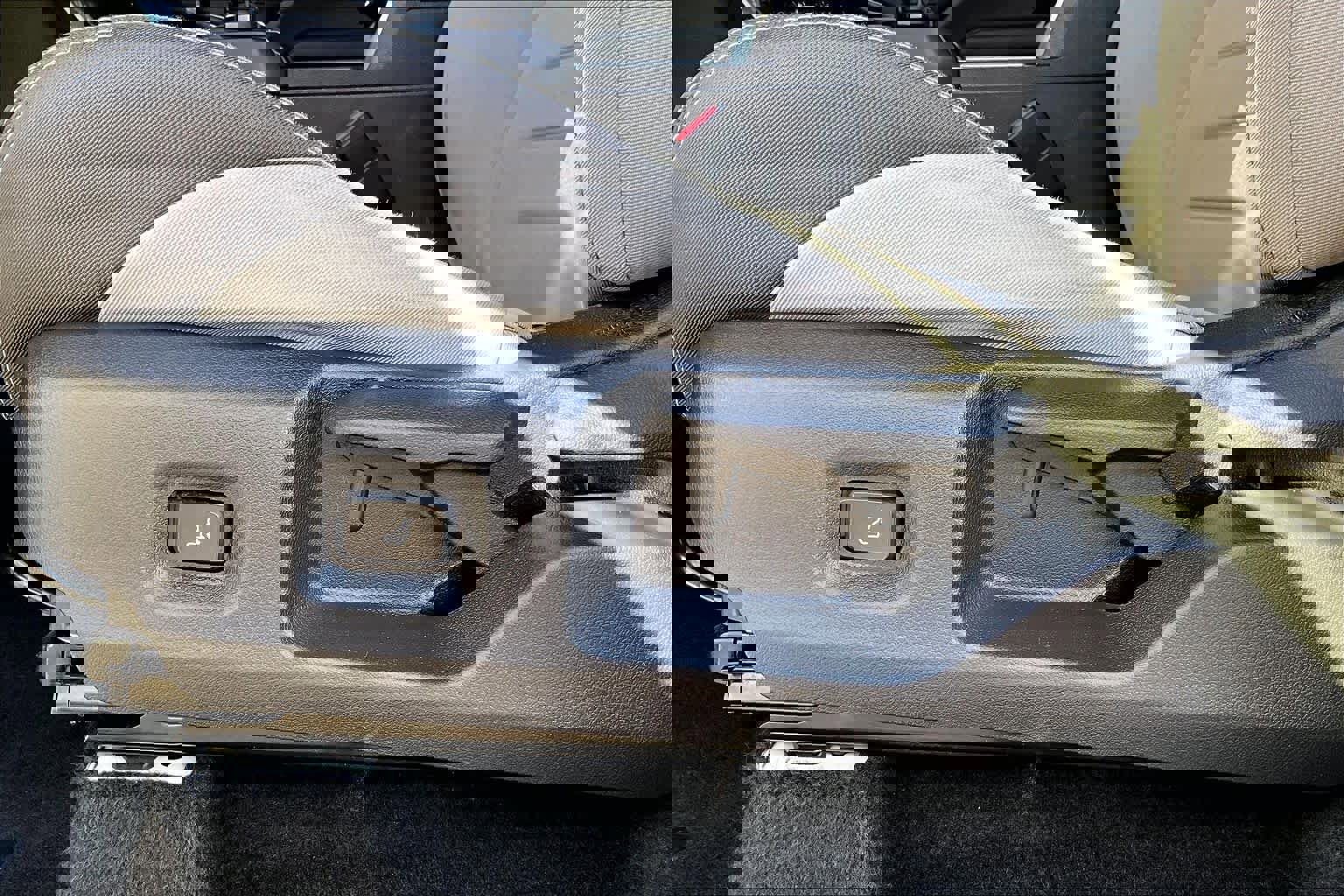 Used 2025 Toyota Tacoma TRD Sport image 34