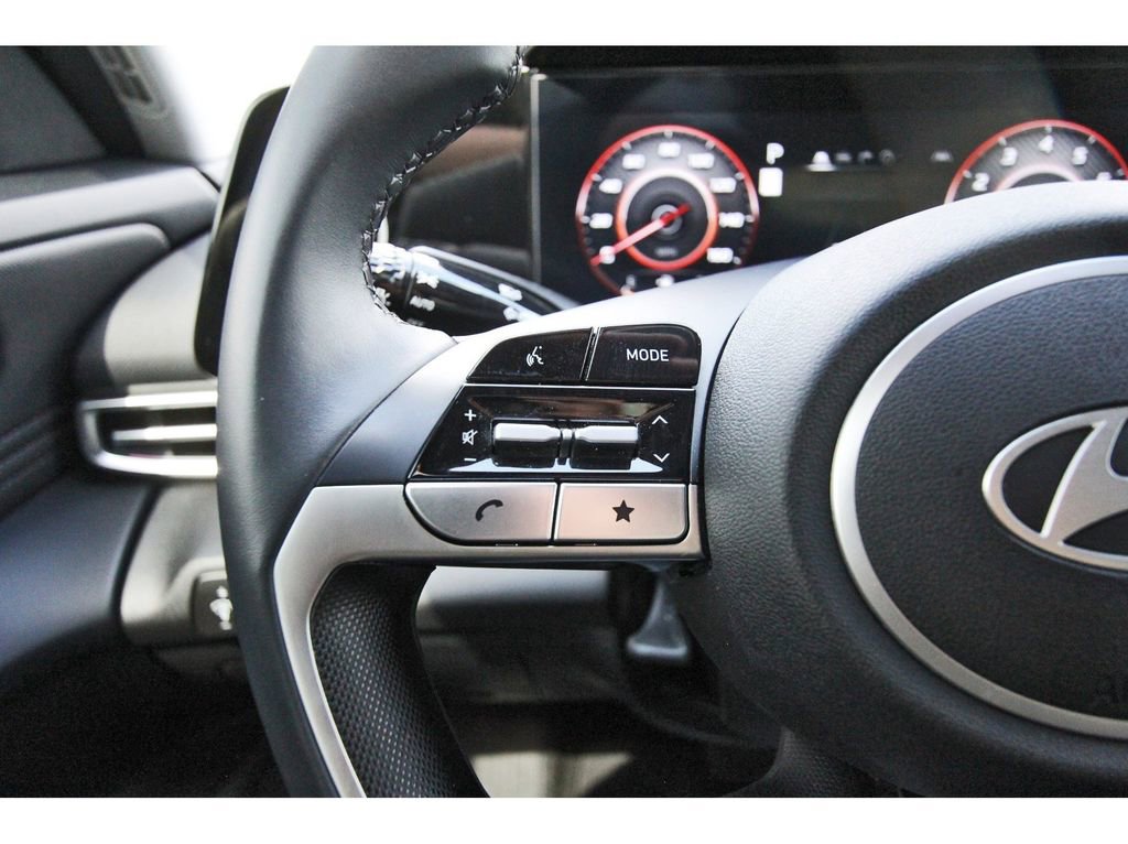 Certified 2024 Hyundai Elantra SEL w/ Convenience Package FWD image 17