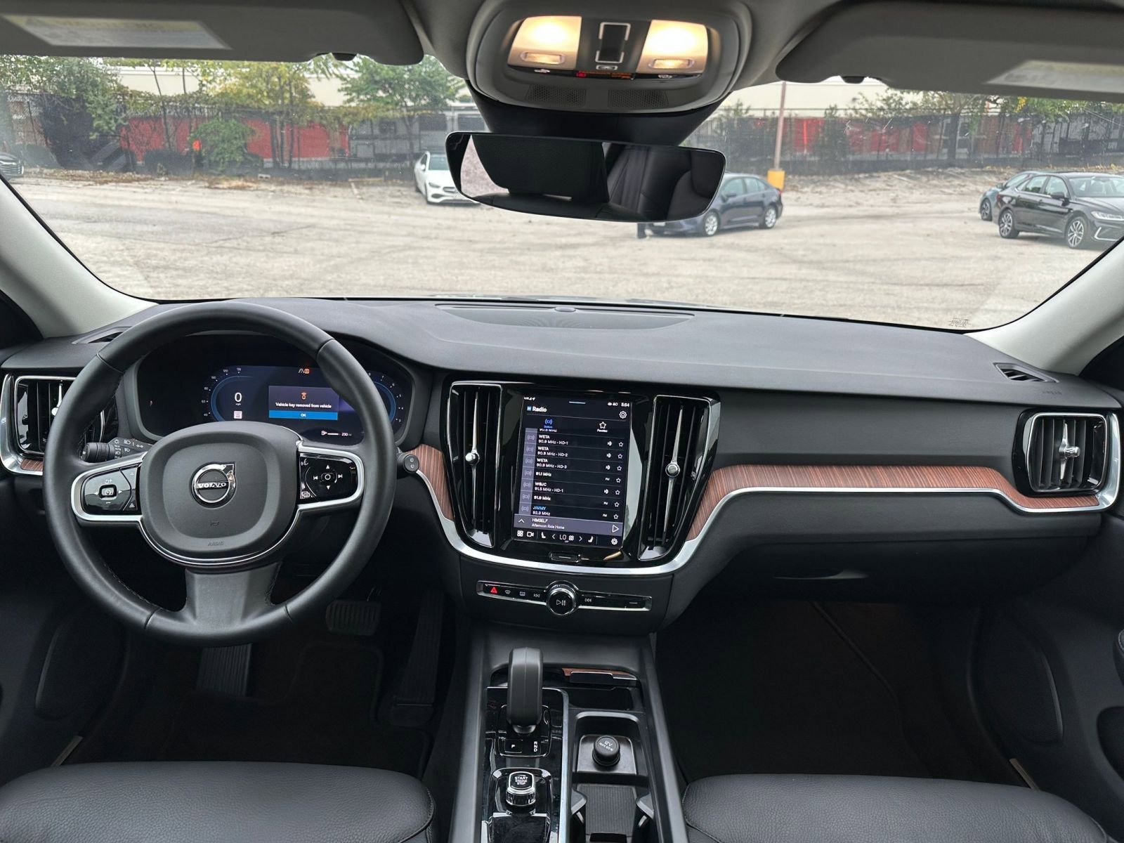 Used 2025 Volvo V60 B5 Cross Country Plus image 32