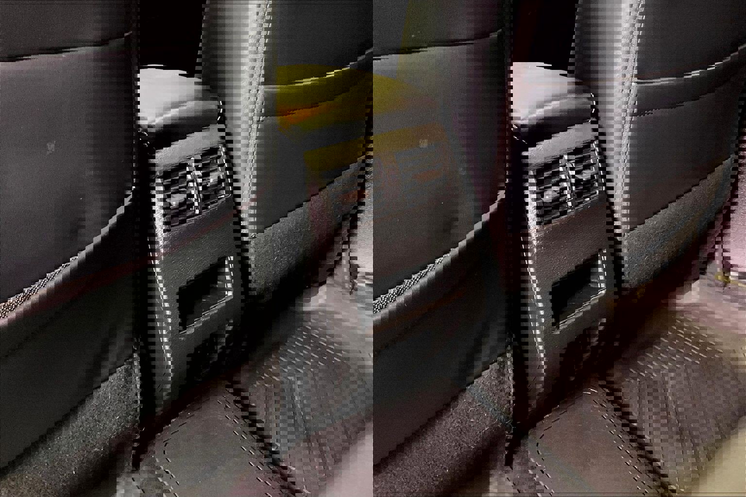 Used 2023 Mitsubishi Outlander SE image 10