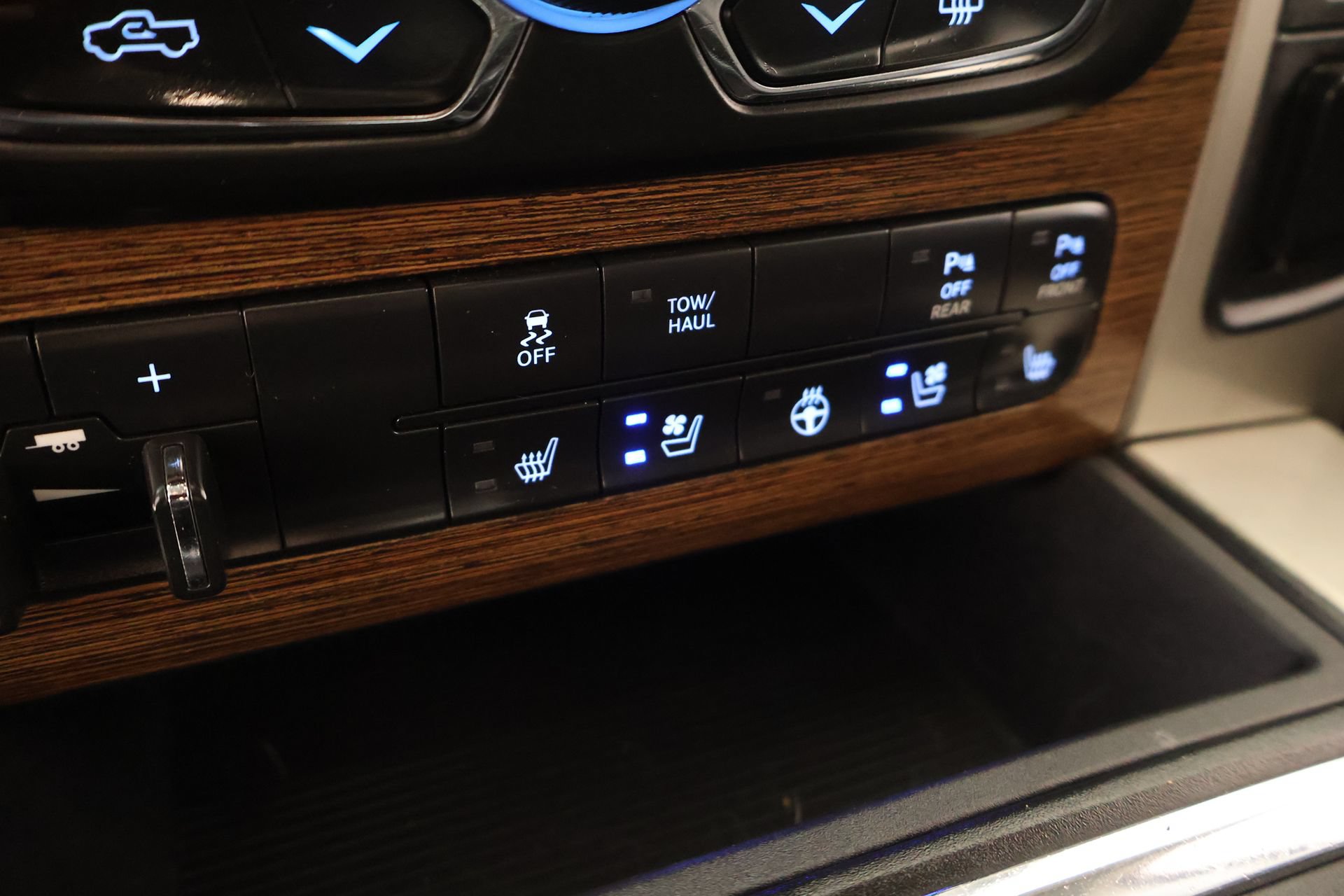 Used 2018 RAM 2500 Laramie AWD/4WD image 8