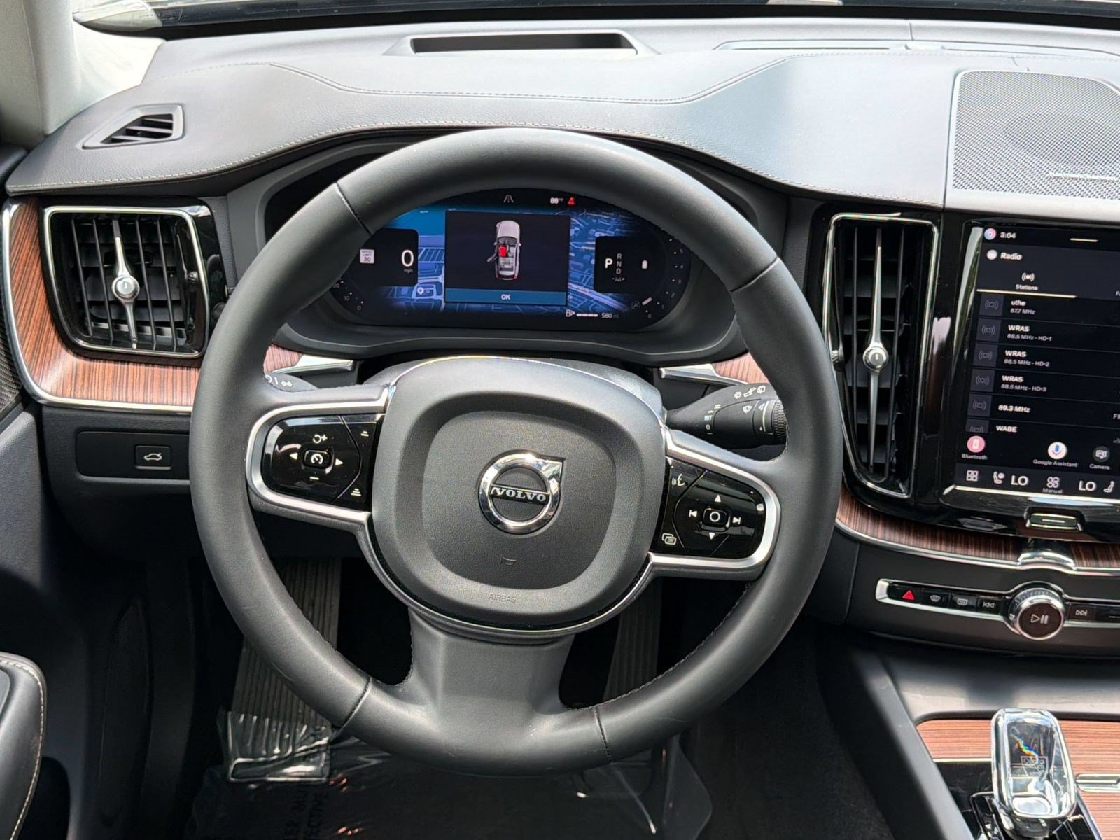 Certified 2024 Volvo XC60 B5 Ultimate w/ Protection Package Premier AWD/4WD image 11