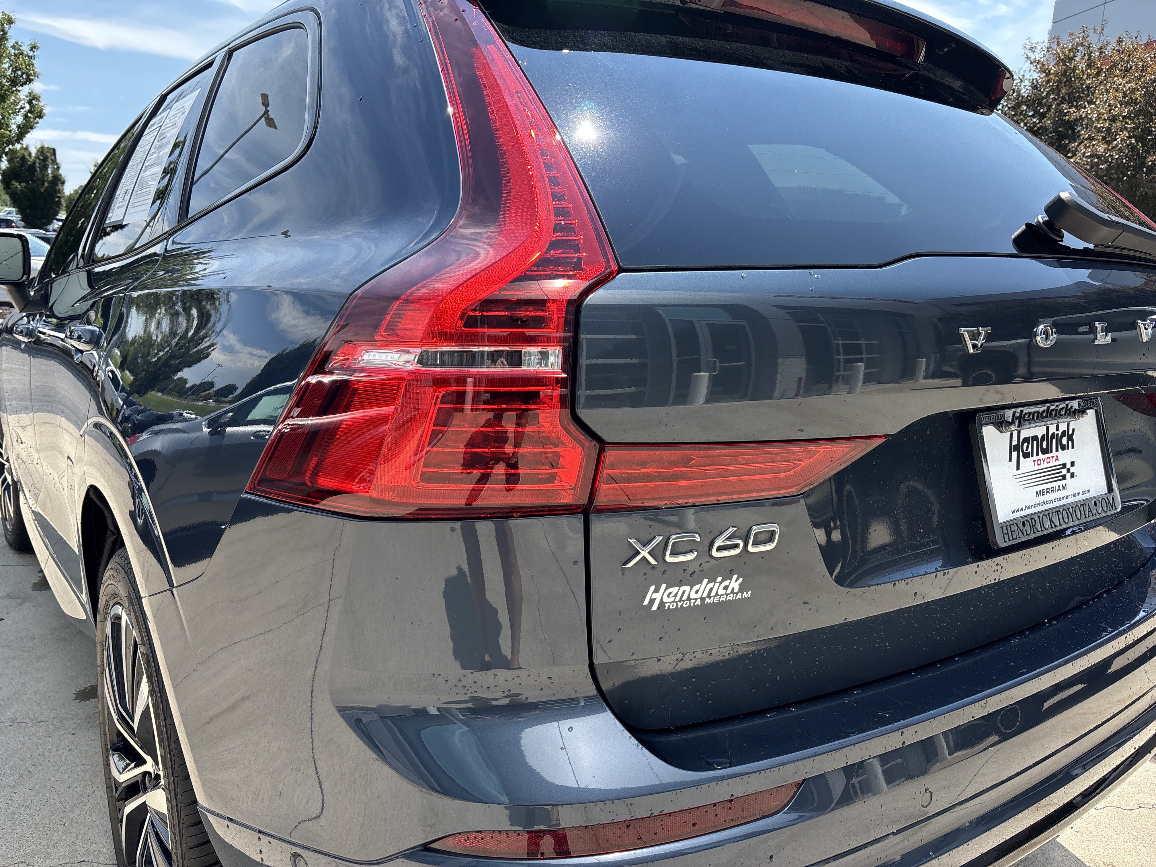 Used 2024 Volvo XC60 B5 Plus AWD/4WD image 12