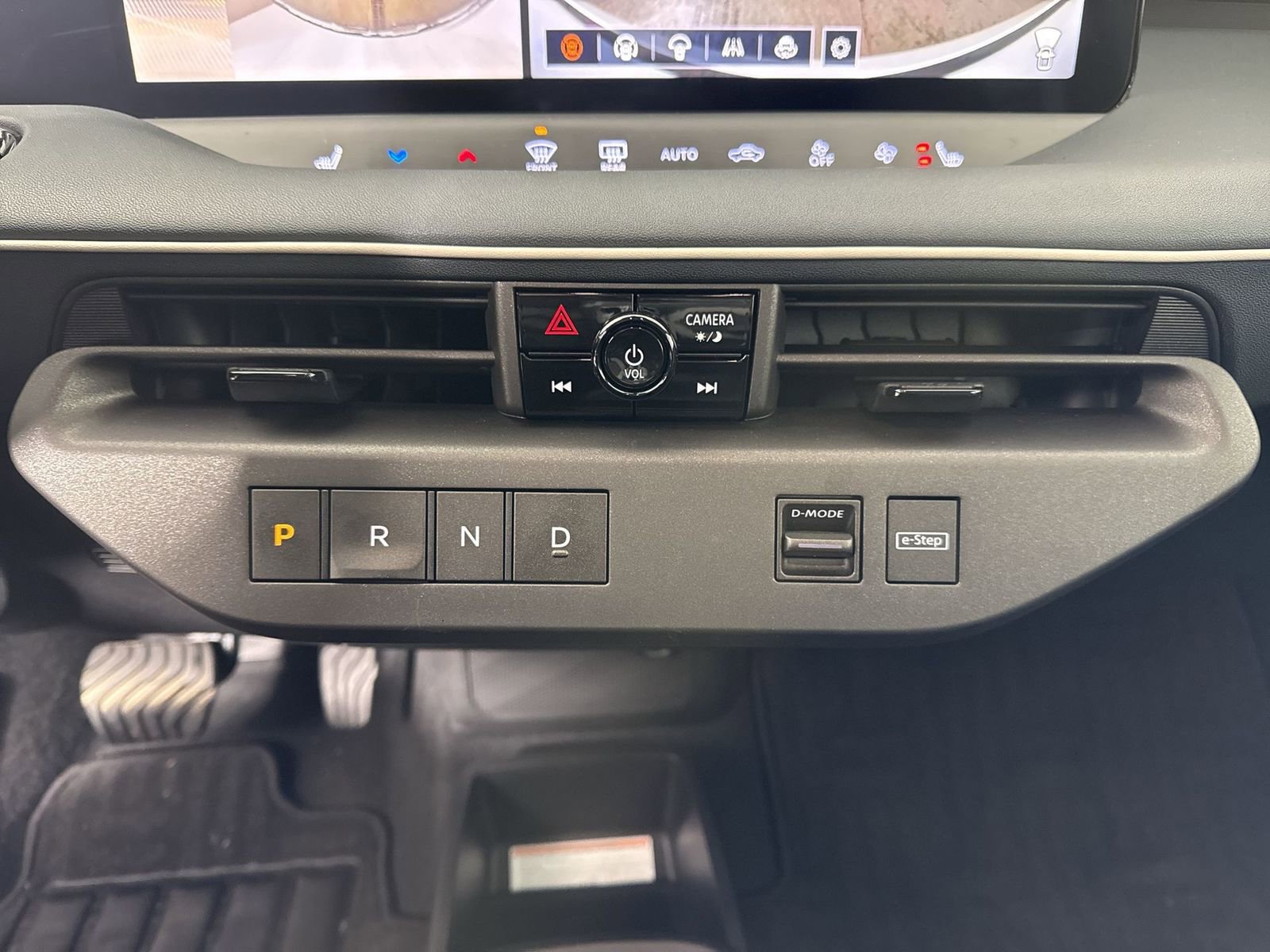 New 2026 Nissan Leaf SV+ w/ Floor Mat Package (SV+) image 17